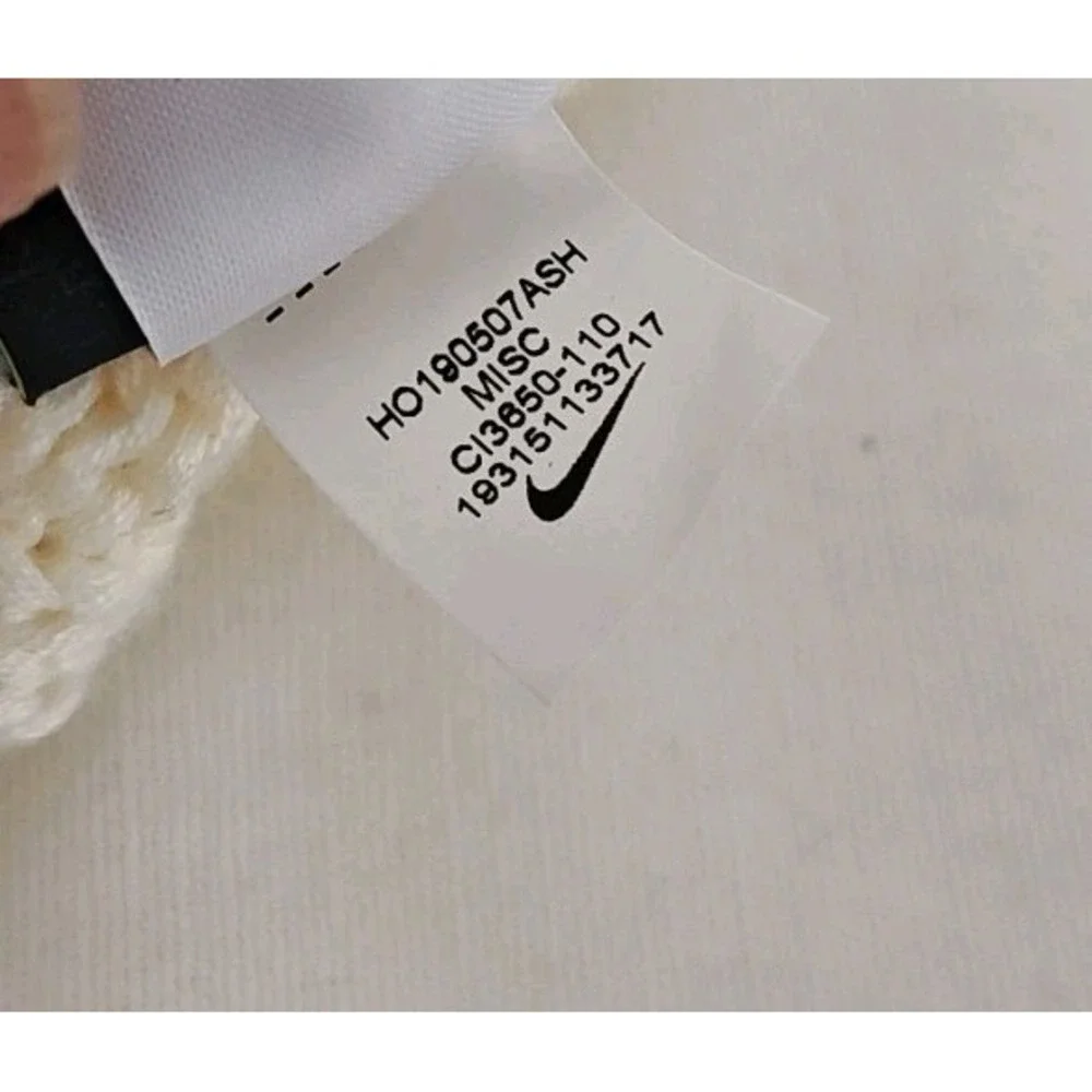 Nike Sportswear knit Pom Beanie White Cream One Size‎ Winter Cold Weather
